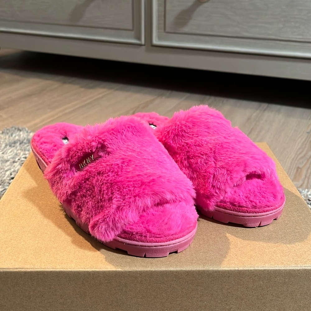 DKNY SLIPPERS - NWT